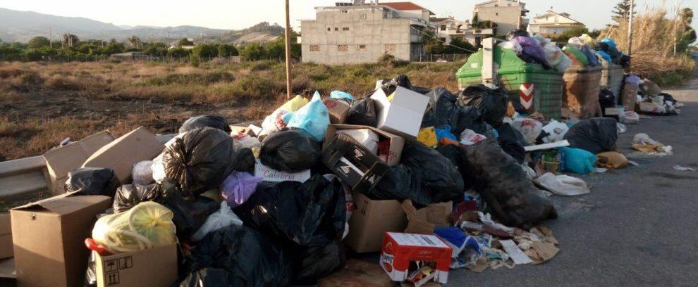 Caulonia, Contrada Aguglia trasformata in una discarica