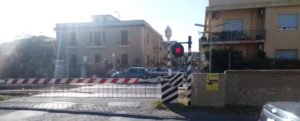 A Locri auto rimane incastrata nel passaggio a livello ferroviario item-thumbnail
