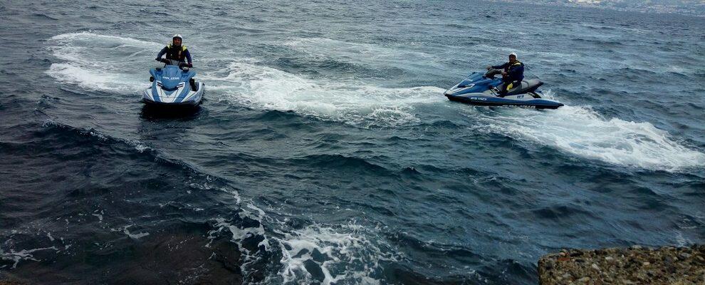 Controlli della polizia nautica sul litorale reggino: sequestrato un natante senza assicurazione