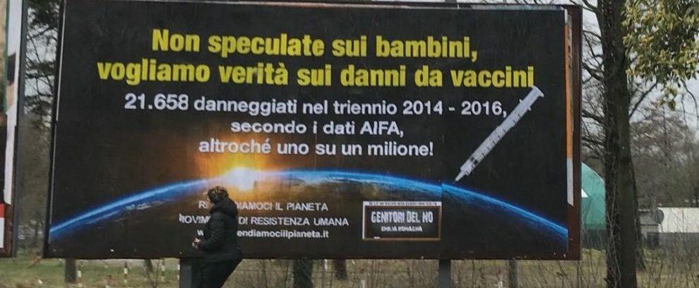 Prima condanna in Italia ai No vax per fake news