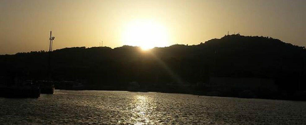 Foto del giorno: lo splendore del mare di Caulonia al tramonto
