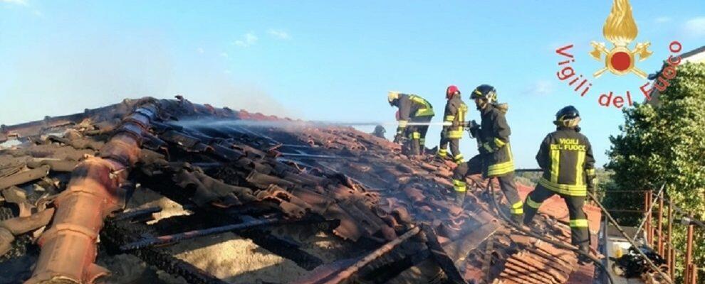 Incendio nella stazione ferroviaria di Sant’Andrea dello Jonio, evacuata una famiglia