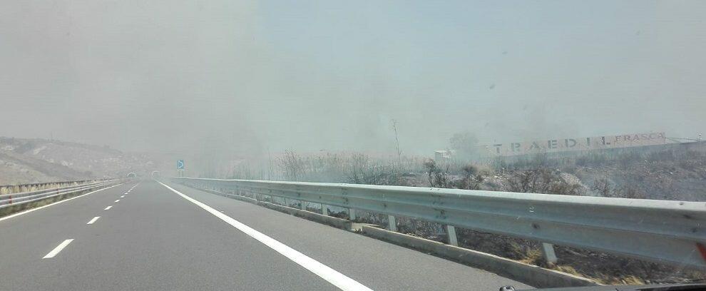 Sorpreso dai carabinieri ad appiccare incendi a bordo strada