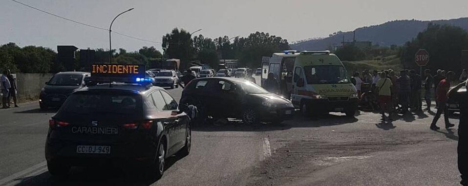 Statale 106, incidente a Condofuri, un ferito grave