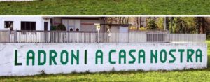 Lega: a Pontida “padroni a casa nostra” diventa “ladroni” item-thumbnail