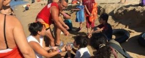 In Calabria i villeggianti soccorrono una barca di migranti alla deriva item-thumbnail