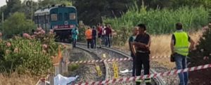 Tragedia a Brancaleone: ancora gravi le condizioni della mamma investita dal treno item-thumbnail