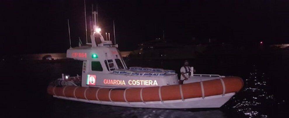 La guardia costiera di Crotone ha soccorso in mare 53 migranti