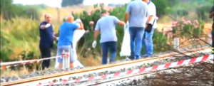 Brancaleone, tutti attraversano ancora sui binari dove sono morti i bambini item-thumbnail