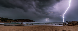 Fulmine in spiaggia, feriti due fratelli: uno in gravi condizioni item-thumbnail