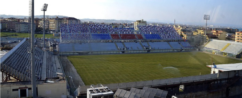 Sospesa l’agibilità dello stadio di Crotone, non potrà essere utilizzato per la serie B