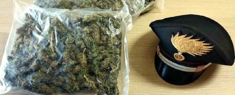 Con la droga in auto tenta la fuga alla vista dei Carabinieri, arrestato