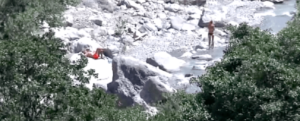 Torrente Raganello, immortalata coppia di turisti sulle gole sequestrate item-thumbnail