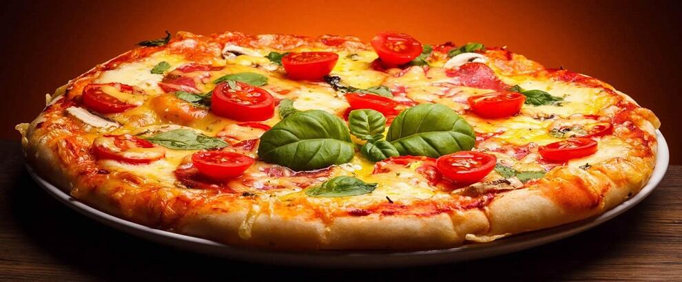 Fotonotizia – Caulonia promuove la famosa pizza di piazza Mese