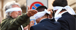 Poveri Cinque Stelle, nati rivoluzionari e finiti a fare gli uscieri di Salvini item-thumbnail