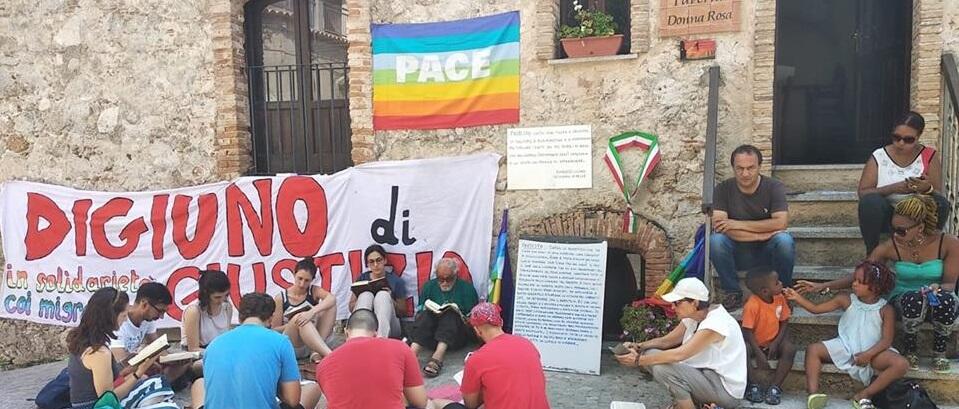 Lucano: “Padre Alex Zanotelli si è impegnato per non lasciare cadere nel vuoto l’esempio di Riace” – video