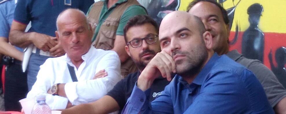 Roberto Saviano: “Per sconfiggere le destre bisogna ripartire da Riace”