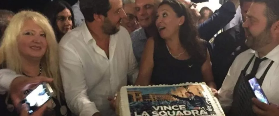 Genova, nella notte della tragedia Salvini festeggia coi leghisti di Messina