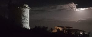 Foto del giorno: la torre Camillari illuminata dalla luna item-thumbnail