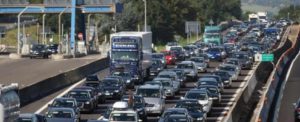 Traffico da «bollino nero»: tre ore di attesa a Reggio Calabria per l’imbarco in Sicilia item-thumbnail
