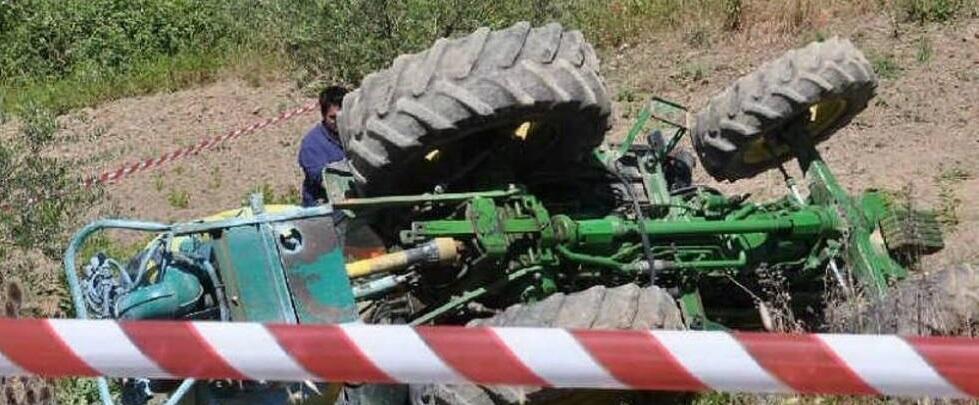 Tragedia nel vibonese, uomo muore schiacciato dal trattore