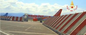 Attimi di panico all’aeroporto di Lamezia, avaria al motore di un aereo in fase di decollo item-thumbnail