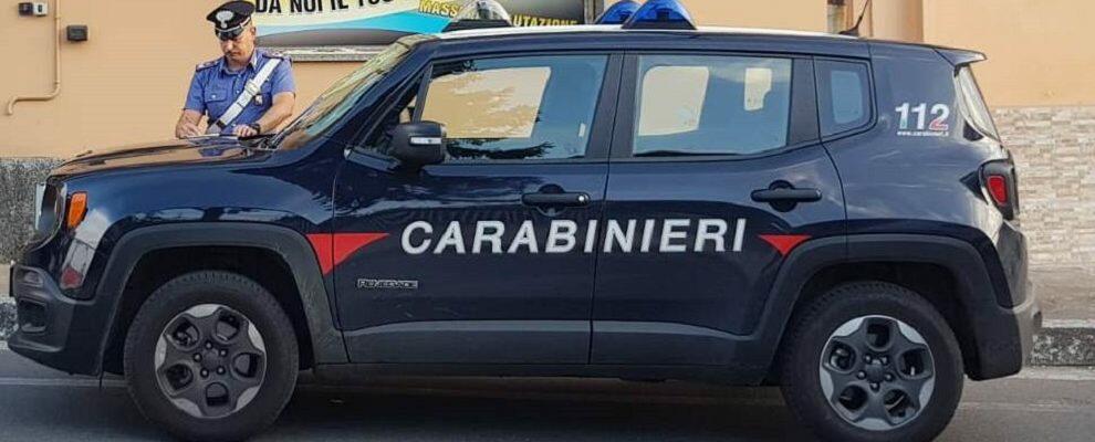 Nascondeva nello zaino un tirapugni e un coltello a serramanico, denunciato un 18enne