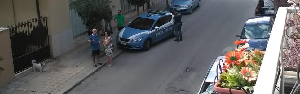 Siderno: grida dal balcone che lo stanno ammazzando, interviene la polizia