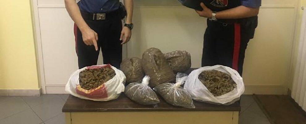 Sorprese in auto con 5 kg di marijuana, scattano le manette per tre donne