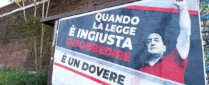 A Roma un enorme manifesto per Mimmo Lucano item-thumbnail