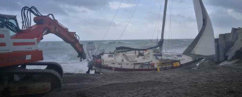 Imbarcazione si schianta nel catanzarese, si ricercano eventuali dispersi