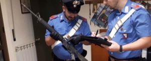 Arrestato perché sorpreso in casa con numerose armi e munizioni item-thumbnail