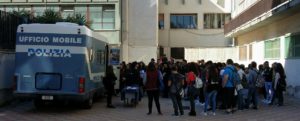 Il Camper della Polizia di Stato nelle scuole contro la violenza di genere item-thumbnail
