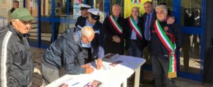 Sanità Day, continua il presidio di fronte all’ospedale di Locri item-thumbnail