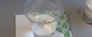 Sul volo Roma-Torino, Alitalia offre da bere ai passeggeri acqua sporca – video item-thumbnail