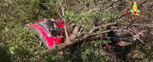 Trattore si ribalta in una scarpata, grave un contadino item-thumbnail