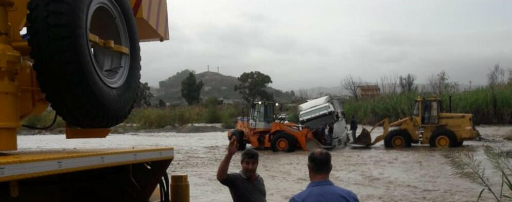 Caulonia, recuperato camion dal torrente Allaro