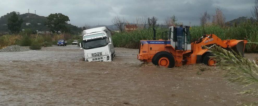 Camion bloccato nell’Allaro: il video dei soccorsi