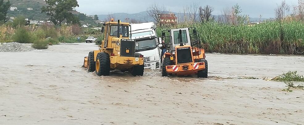 Camion bloccato a Caulonia: salvato l’autista, si lavora per recuperare il mezzo
