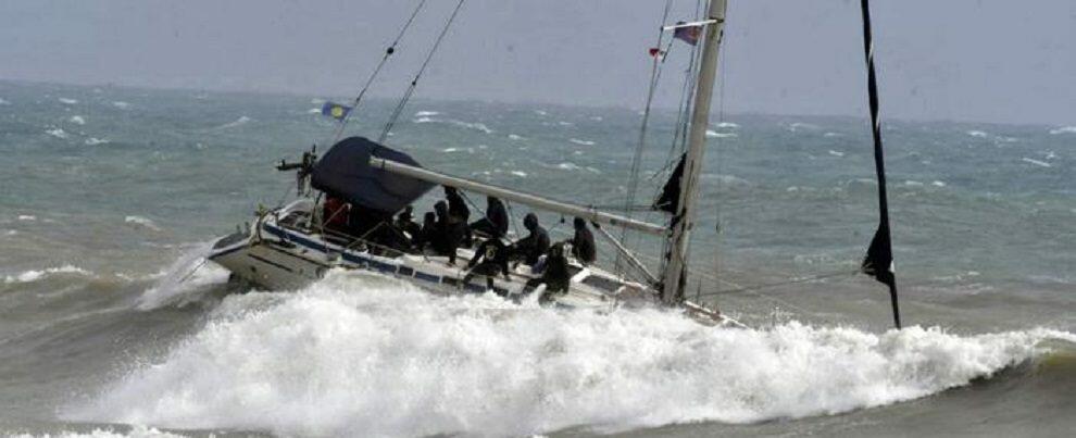 Operazione in corso della Guardia Costiera per soccorrere una imbarcazione con 75 migranti