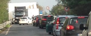 Fotonotizia: due tir si incastrano sulla S.S. 106 item-thumbnail