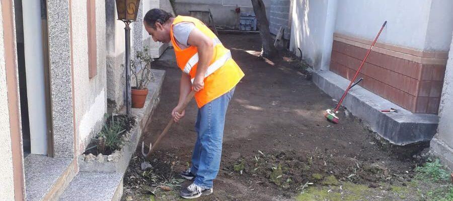 L’Associazione di Pino Timpano prosegue la pulizia volontaria del cimitero di Caulonia