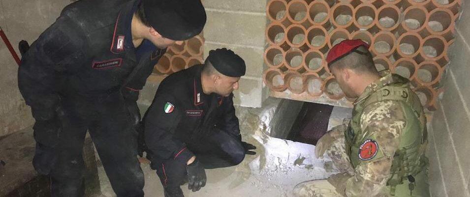 Scoperto un bunker all’interno di un garage a Ciminà, denunciato il proprietario dell’immobile
