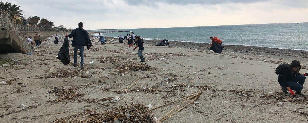 Ripulito l’arenile comunale di Roccella Jonica, la soddisfazione dell’associazione Roccella Futura