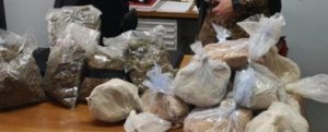Bovalino, rinvenuti 2,5 kg di marijuana e 18kg di sostanza da taglio occultati tra la vegetazione item-thumbnail