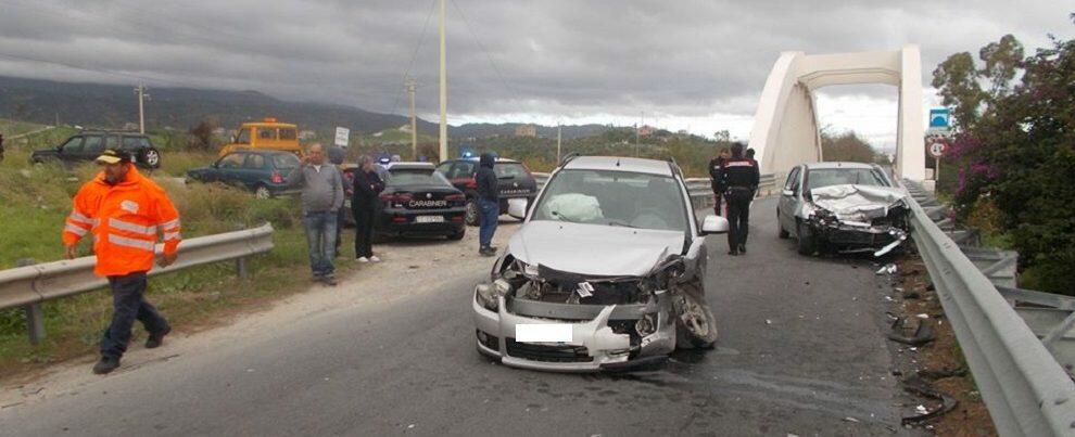 Violento impatto sulla S.S. 106 a Badolato