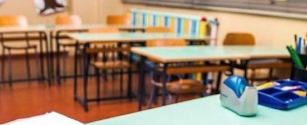 Diffuse false notizie sulla chiusura delle scuole a Roccella. Il sindaco smentisce: “Vi conviene fare i compiti per domani”