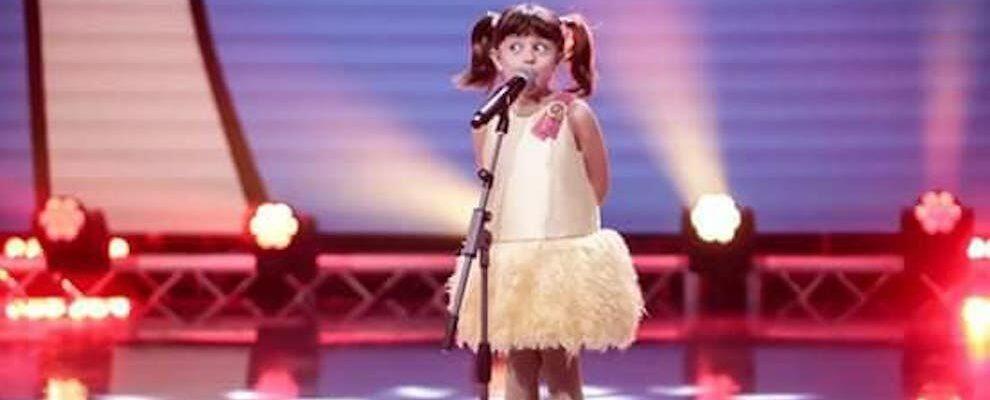 Zecchino d’Oro, la piccola cantante calabrese Victoria Cosentino approda in finale