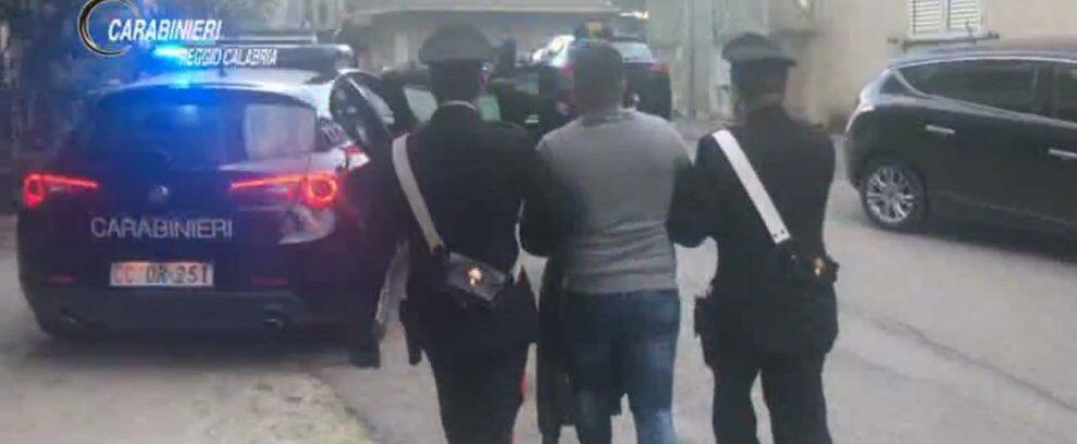 ’Ndrangheta, arrestato latitante a San Luca: trovato in casa con 80 mila euro in contanti