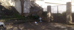 Nova chiede al Sindaco di Caulonia di sostituire il cassonetto dei rifiuti inutilizzabile a Largo Maslinia item-thumbnail